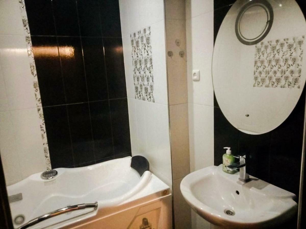 Luxury Apartment With Jacuzzi On Republic Square Erevan Exterior foto